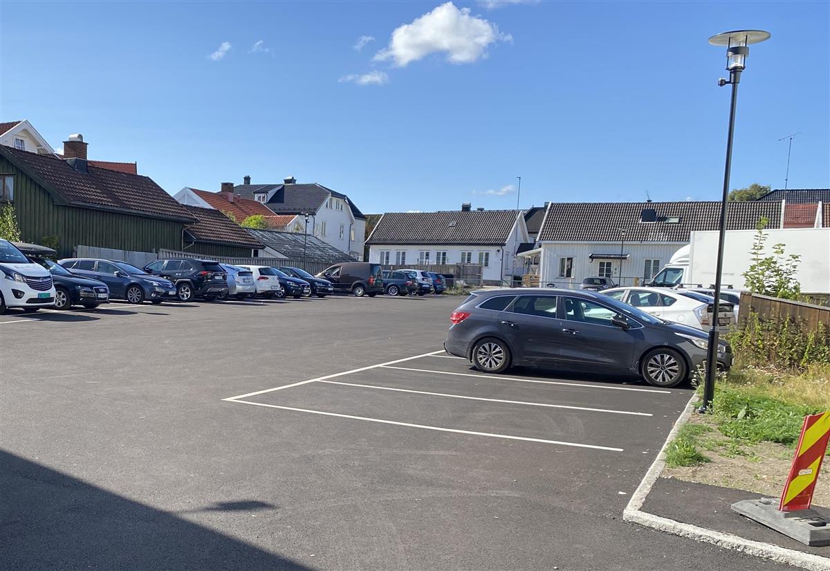 Parkeringsplass bak forsmann - Klikk for stort bilde