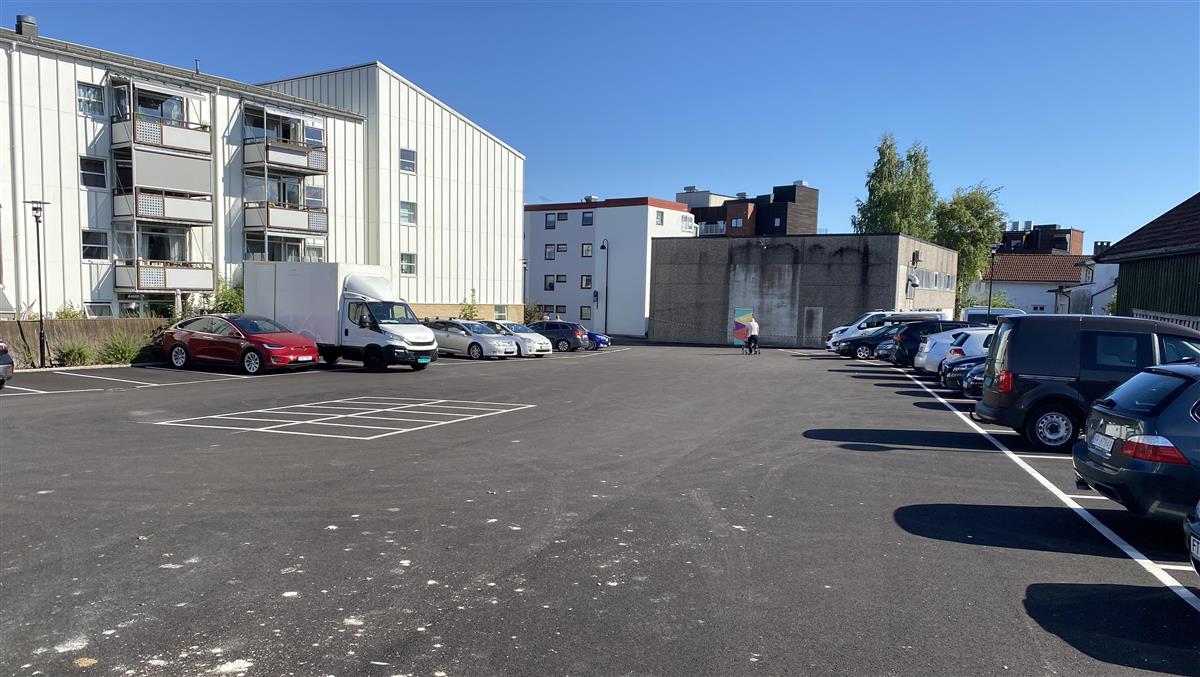 Parkeringsplass bak forsmannsenteret - Klikk for stort bilde